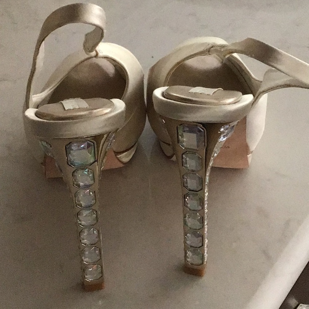 Shoes - Picture 3 of 4